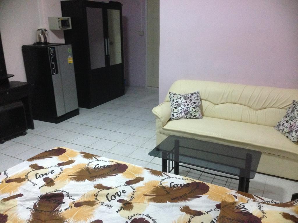 อาเทมส์ เกสเฮ้าส์ Hotel หาดจอมเทียน ห้อง รูปภาพ