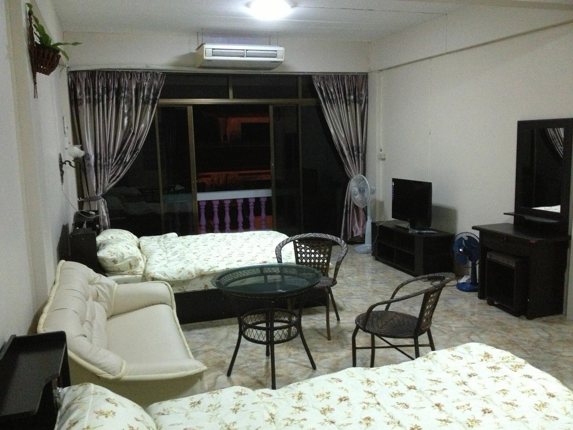 อาเทมส์ เกสเฮ้าส์ Hotel หาดจอมเทียน ภายนอก รูปภาพ